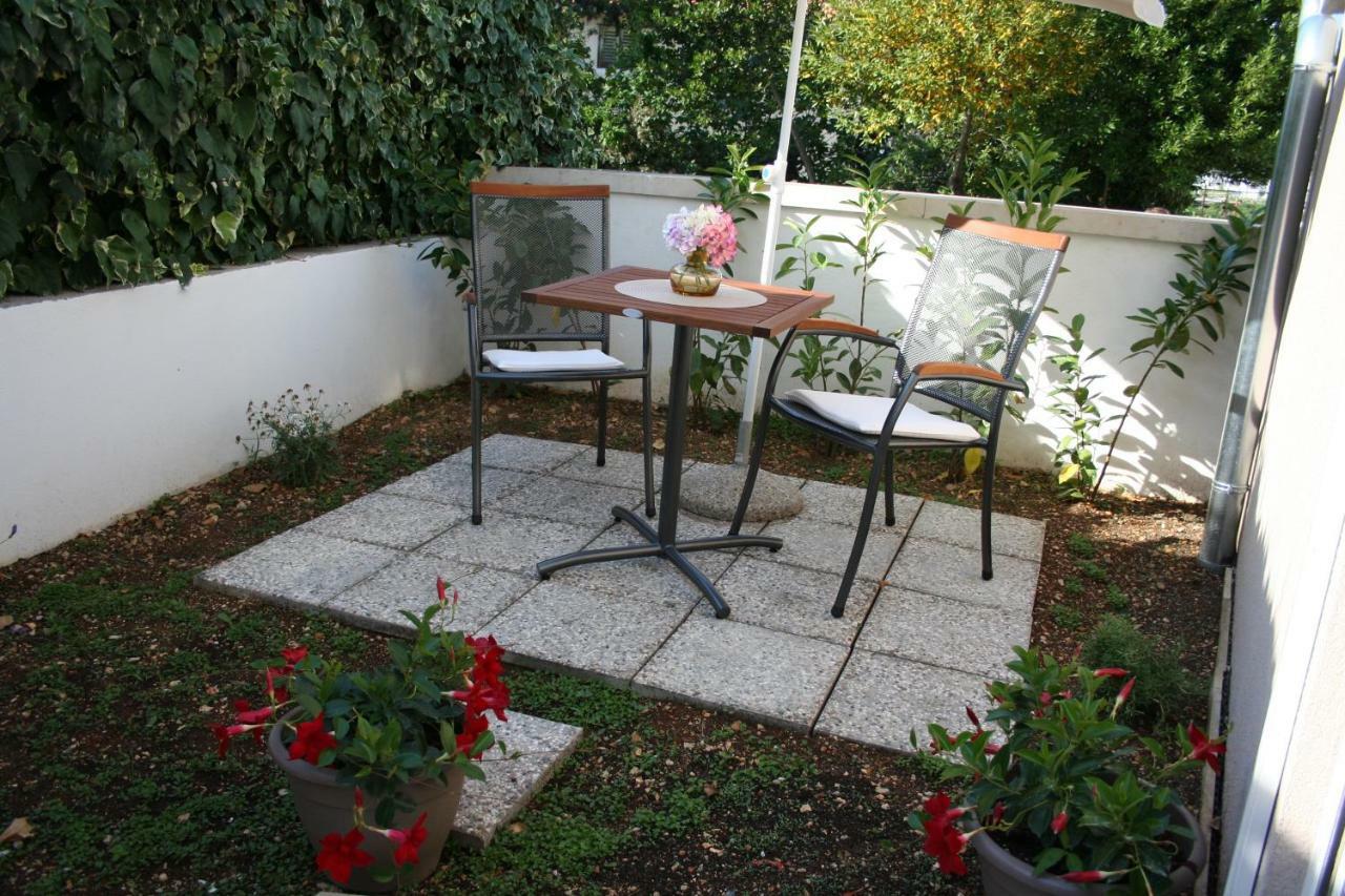Room With Garden Split Exterior foto