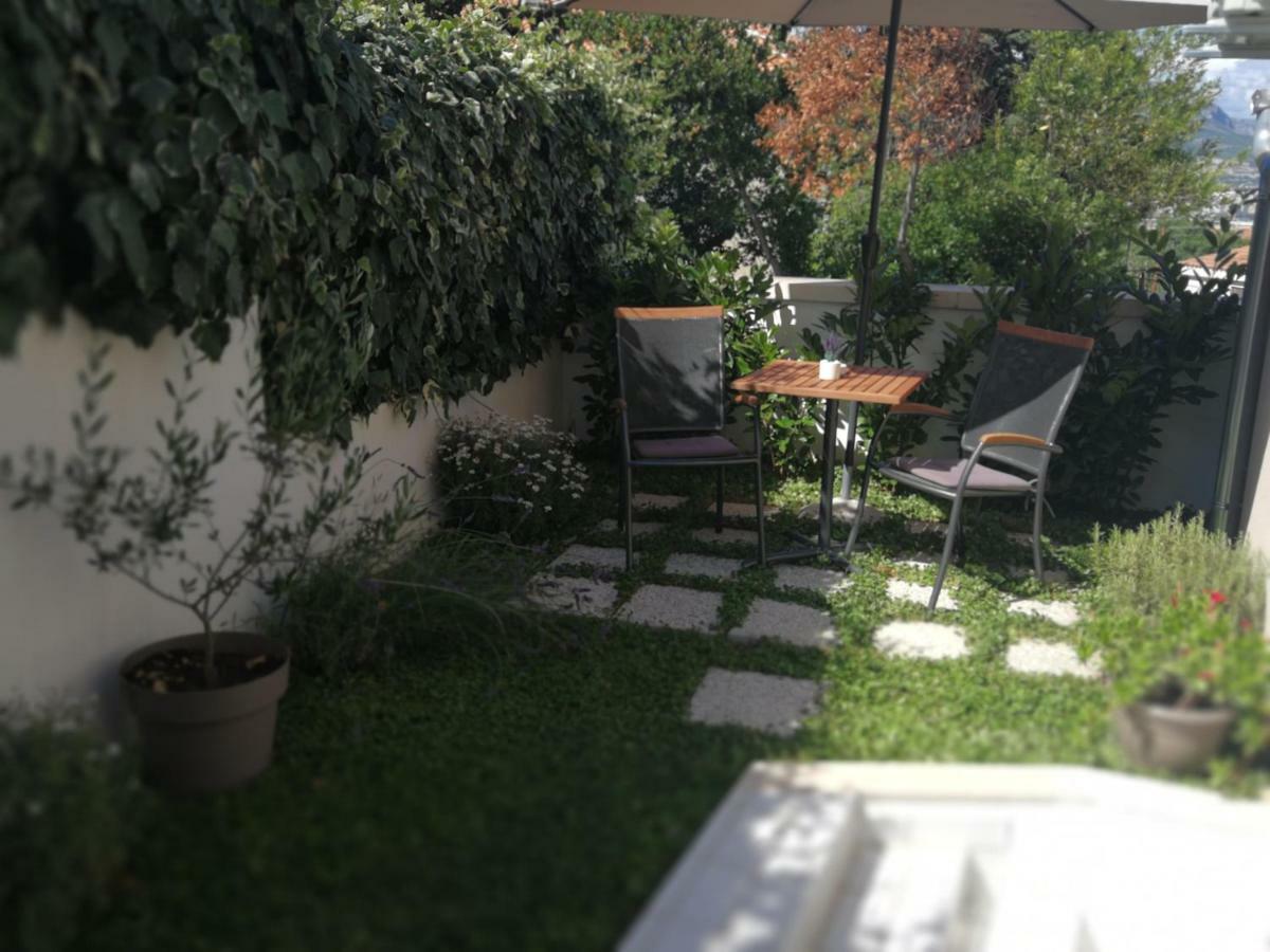 Room With Garden Split Exterior foto